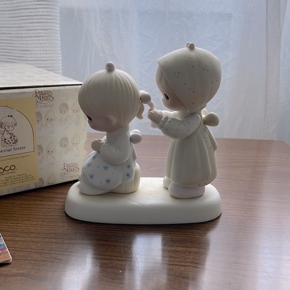 Precious Moments "To A Very Special Sister" Figurine - Picture 4 of 7